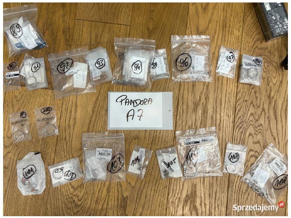 Syndyk sprzeda biżuterię PANDORA