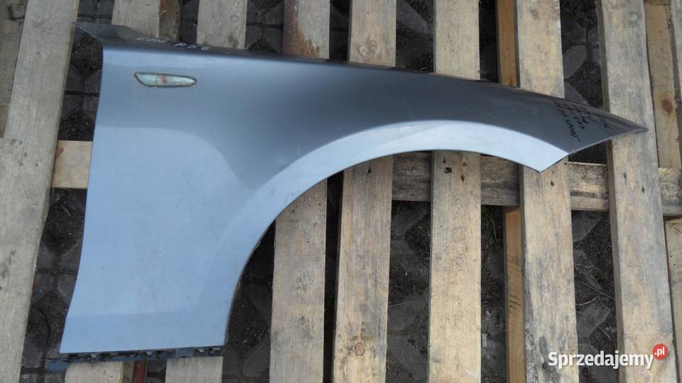BMW E82 11r błotnik prawy przód