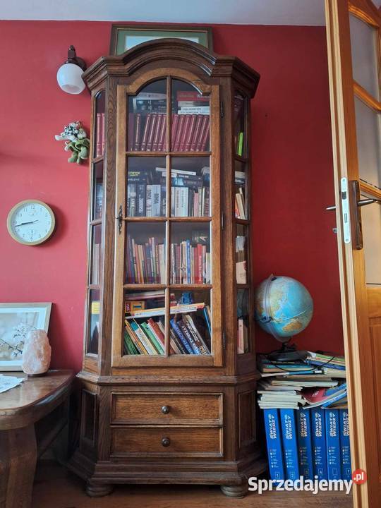 Stare meble Regulice