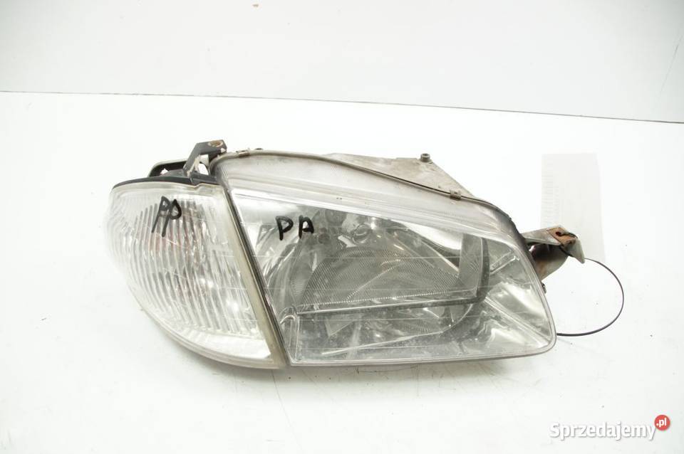 LAMPA PRAWA PRZÓD MAZDA 323F Lipno