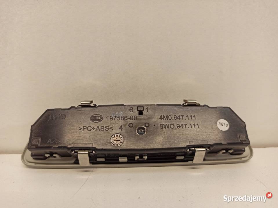 AUDI A4 B9 A5 8W LAMPKA PODSUFITKI TYŁ 8W0947111 Oświetlenie kabiny