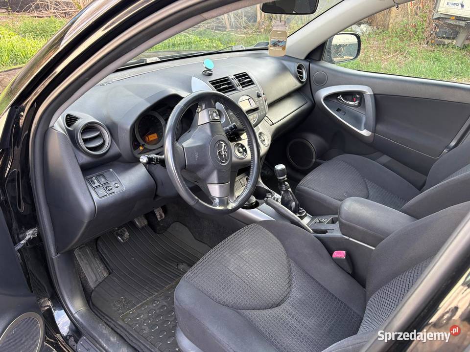 Totoya Rav4 D4D wersja PREMIUM bogate Ząbki sprzedam