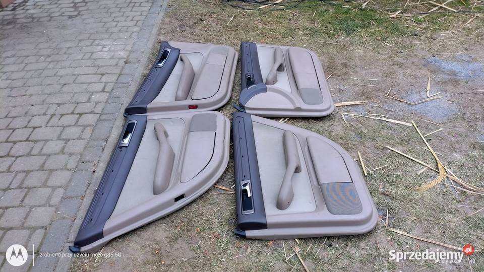 Tapicerki drzwiowe Audi A6 C5 4b kawa z mlekiem