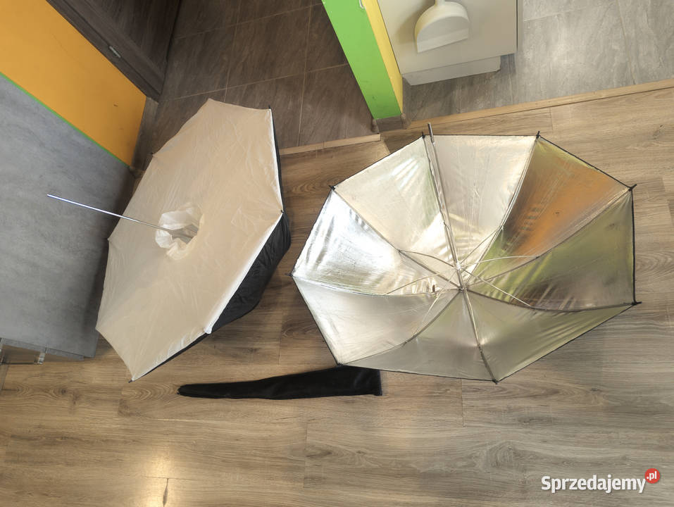 Dwie parasolki fotograficzne przejściach Kraków
