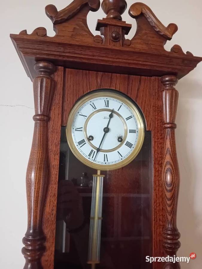 Zegar ścienny z wahadłem firmy Hermle