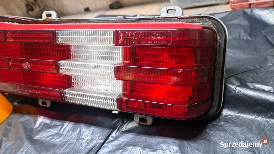 Mercedes w123 lampa tył lewa ladny stan oryginal Lampy tylne Oleśnica