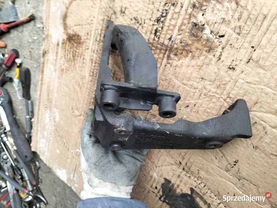 AUDI 80B4 80 B4 19TDI 19 TDI 028130147B ŁAPA osobowe