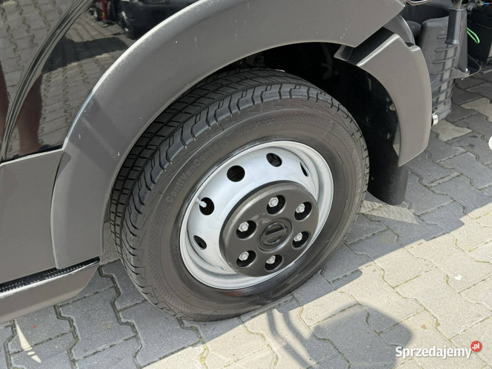 Nissan Cabstar Podnośnik Koszowy 25m KLAAS THEO czarny Widełki