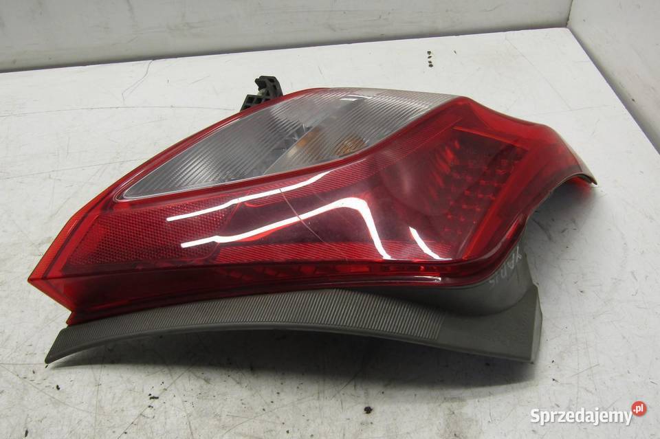LAMPA TYLNA LEWY TYŁ TOYOTA YARIS III 000528 osobowe