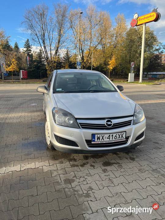 Opel Astra H 16 benzyna bezwypadkowa polski kupiony w polskim salonie Łódź