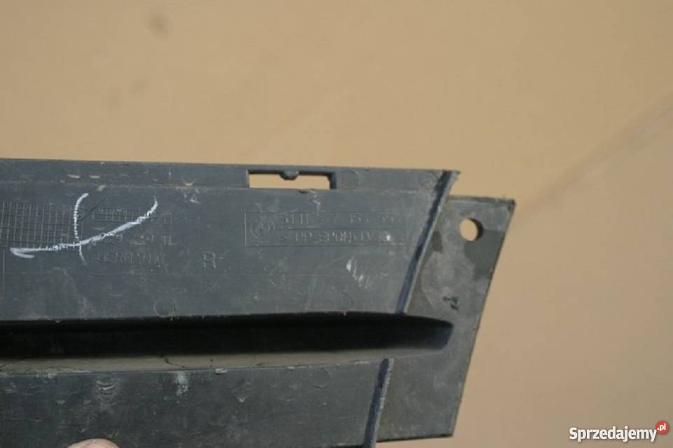 BMW 3 E90 KRATKA ZDERZAKA PRZEDNIA PRAWA osobowe Bieleń