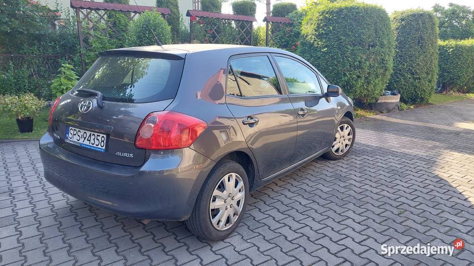 Toyota Auris 2009r 133 VVTi