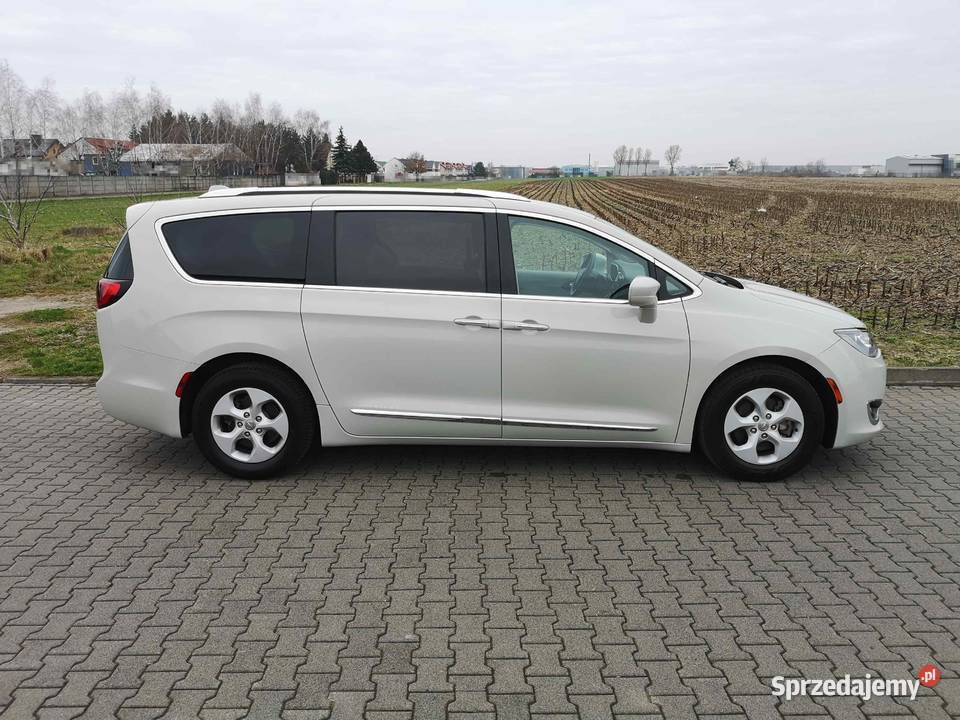 Chrysler Pacifica TouringL Plus 8 osobowa Komorniki sprzedam