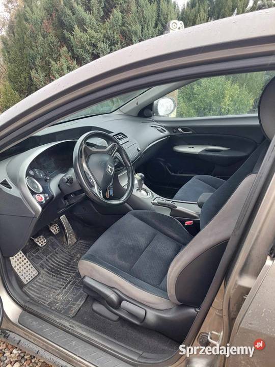 Honda Civic VIII UFO 18 benzyna 140 Sugajno