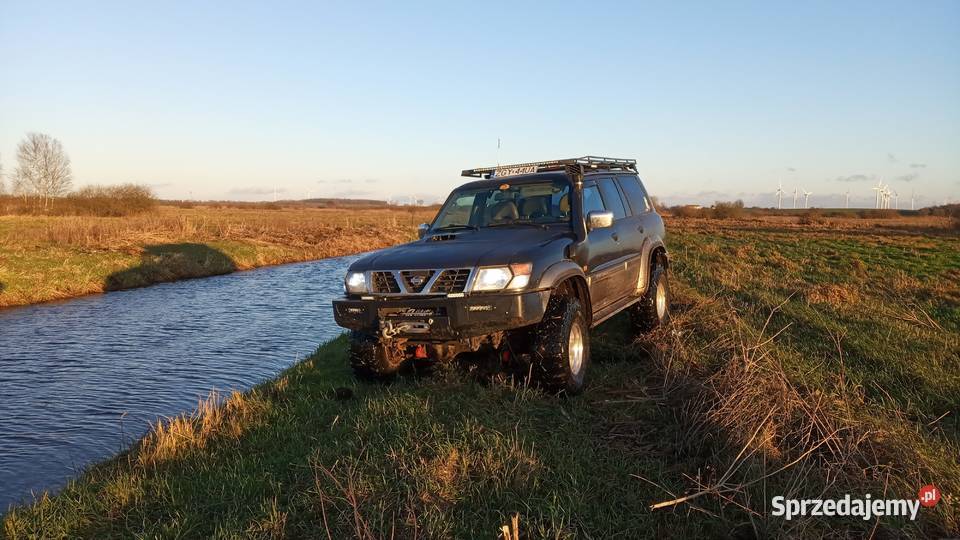 Nissan Patrol Y61 28 99 uszkodzony światła do jazdy dziennej Karnice