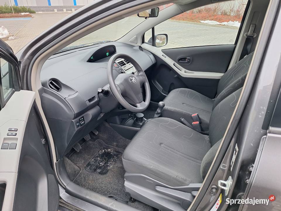Toyota Yaris II Lift klimatyzacja AUX Niski benzyna Równe