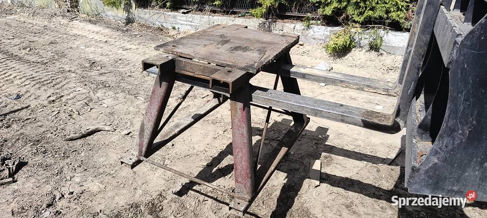 Stalowy stół warsztatowy