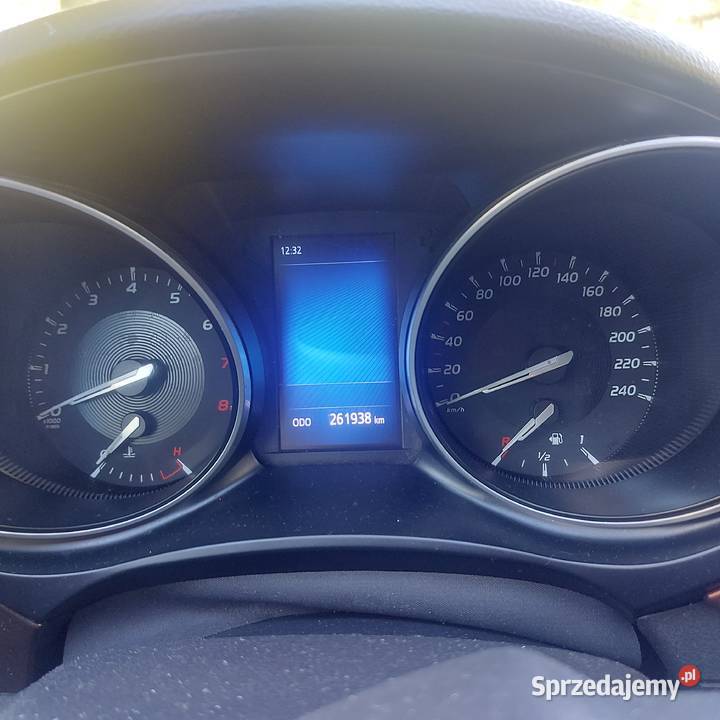 Toyota Avensis 18 LPG brązowy Tomaszów Mazowiecki