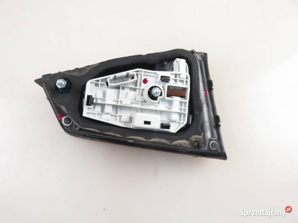 LAMPA PRAWA TYLNA KLAPA VW JETTA IV LIFT