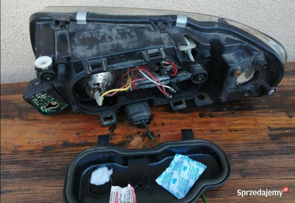 Lampa reflektor Audi a3 8P polift prawa