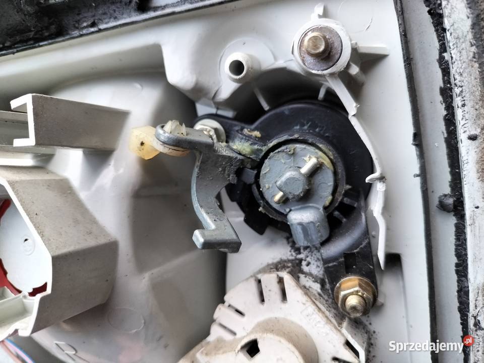 AUDI 80B3 B3 LAMPA LAMPA TYŁ TYLNA PRAWA KLAPA Kamień-Kolonia