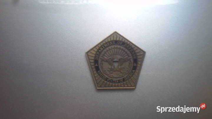 Moneta z napisem MARINE CORPS NAVY PENTAGON ARMY