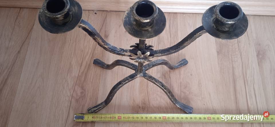 Metalowy świecznik Świdnica