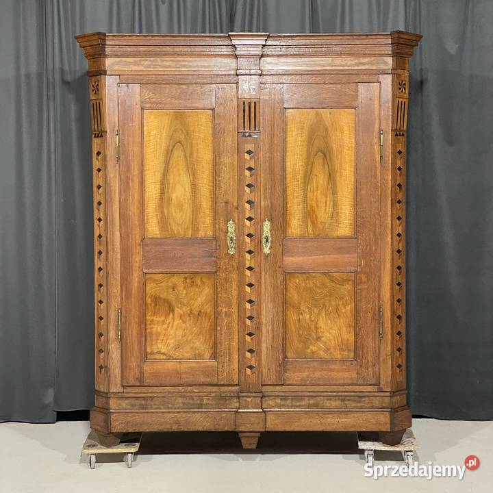 Antyczna szafa dwudrzwiowa z intarsjami I poł
