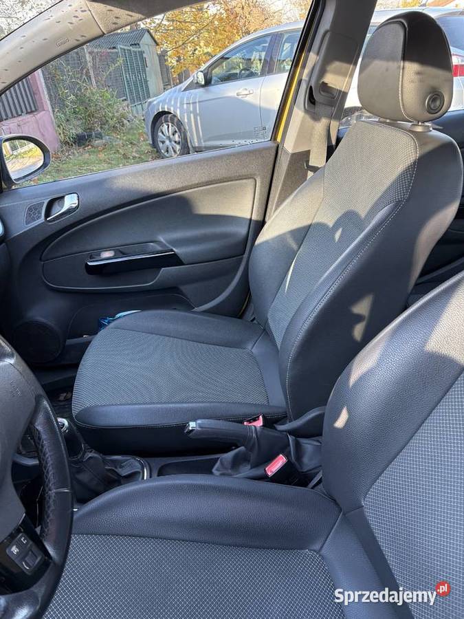 Opel Corsa D 14 90 2009 manualna Łódź sprzedam