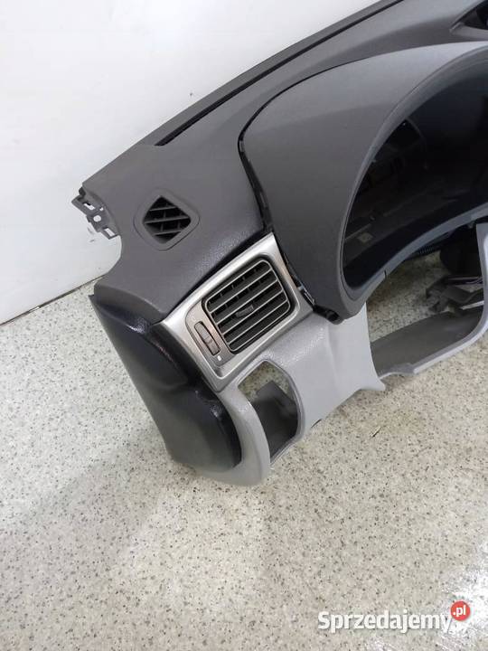 DESKA ROZDZIELCZA KOKPIT KONSOLA PULPIT Subaru Rok produkcji 2010