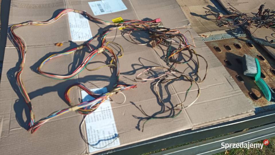 Wiązki fiat 125pprzednia i tylnia skrzynka Łódź