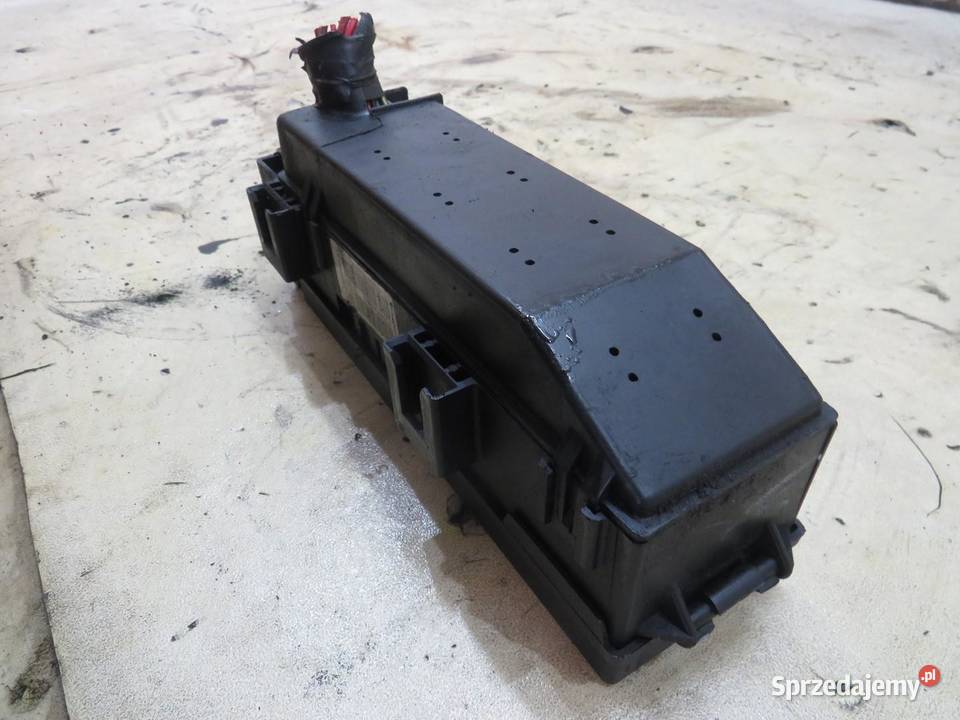 SKRZYNKA BEZPIECZNIKÓW JEEP WK 30 CRD