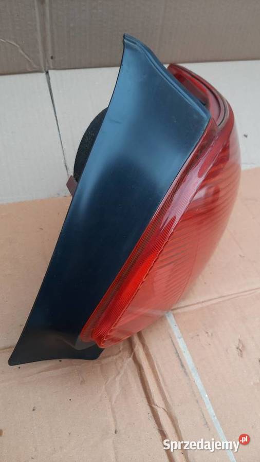lampa prawa tylna prawy tył peugeoy 206 FL lift dolnośląskie