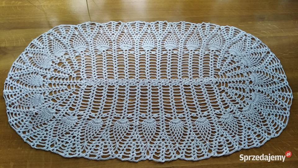 Owalna serweta o wymiarach 82 x 44 biała z