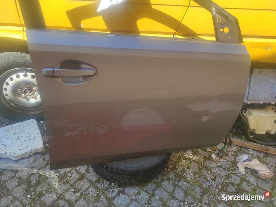 Auris II drzwi przód lewe boczek szyba mechanizm Ostrowiec Świętokrzyski sprzedam