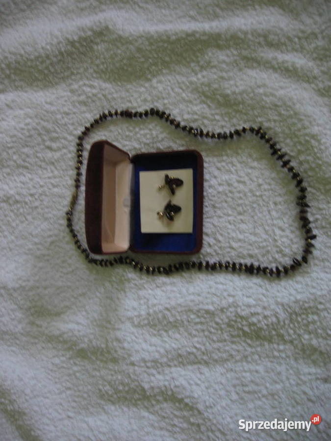 Kolczyki korale w etui sprzedam