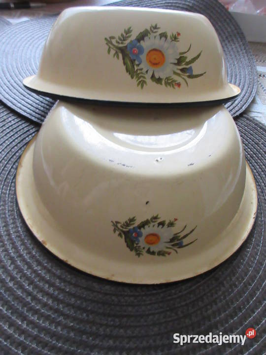 Metalowe miseczki z wzorami Słupca