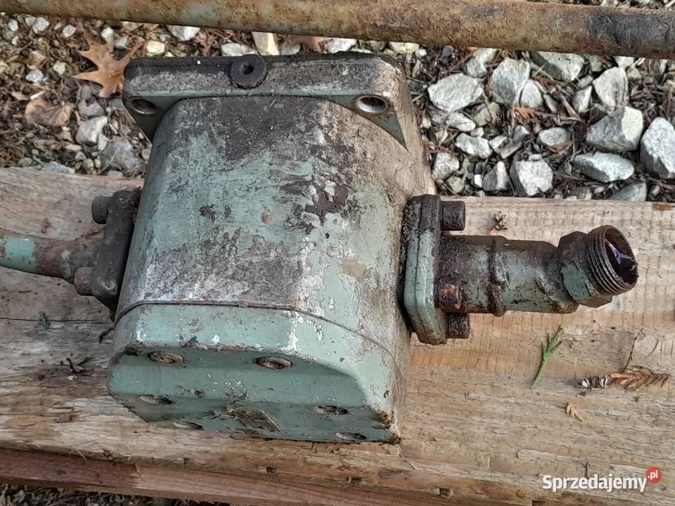 Pompy do rozsiewacza nawozu Fortschritt D038 Sadogóra sprzedam