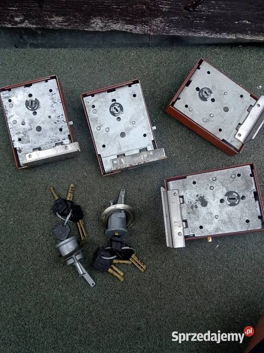 Zamek do drzwi bramy garażu