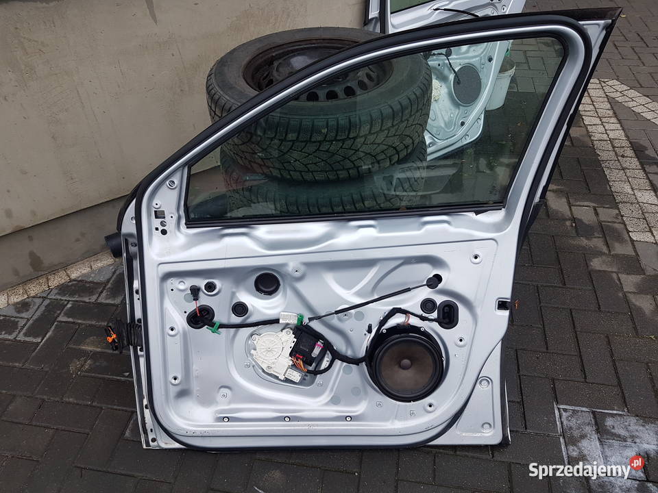 VW GOLF V KOMBI 2009 2010 DRZWI PRAWE PRZOD Turek