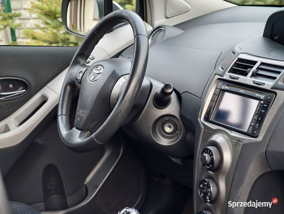 Toyota Yaris II 13 BOGATE WYPOSAŻENIE Świetny