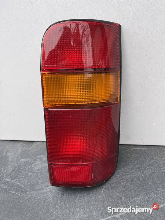 TOYOTA HIACE PRAWA LAMPA TYŁ Ostroróg sprzedam
