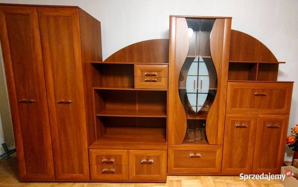 Meblościanka z szafą komoda
