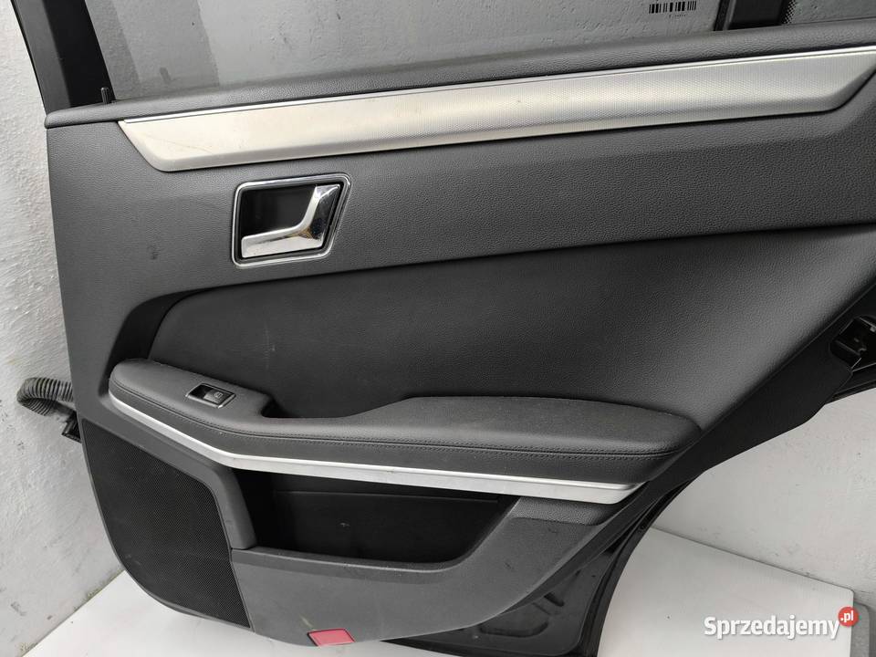 DRZWI PRAWY TYŁ EKLASA W212 SEDAN