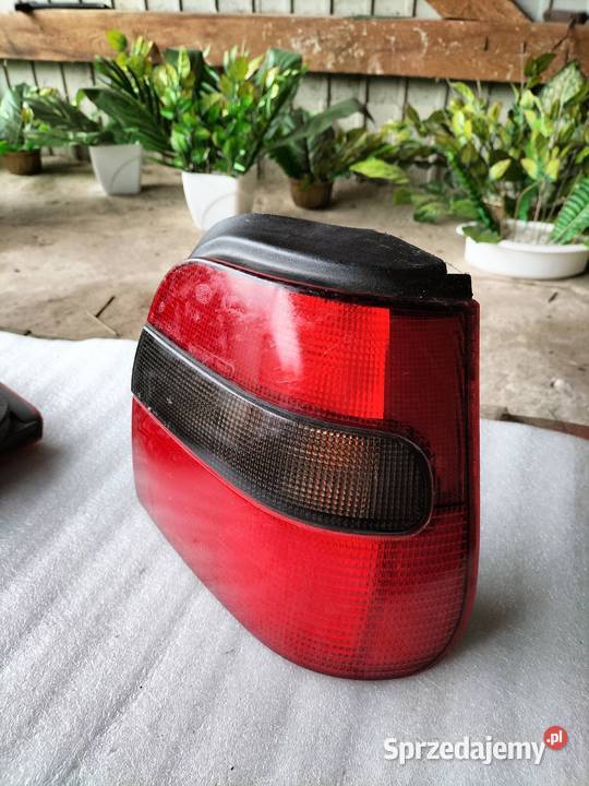 Felicia LAMPA TYLNA TYŁ PRAWA lampy tylne Części Kamień-Kolonia sprzedam