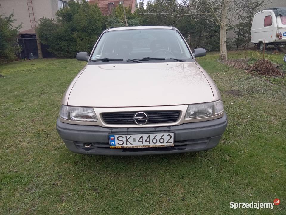 Opel Astra F Sedan 14 60 60KM Katowice sprzedam