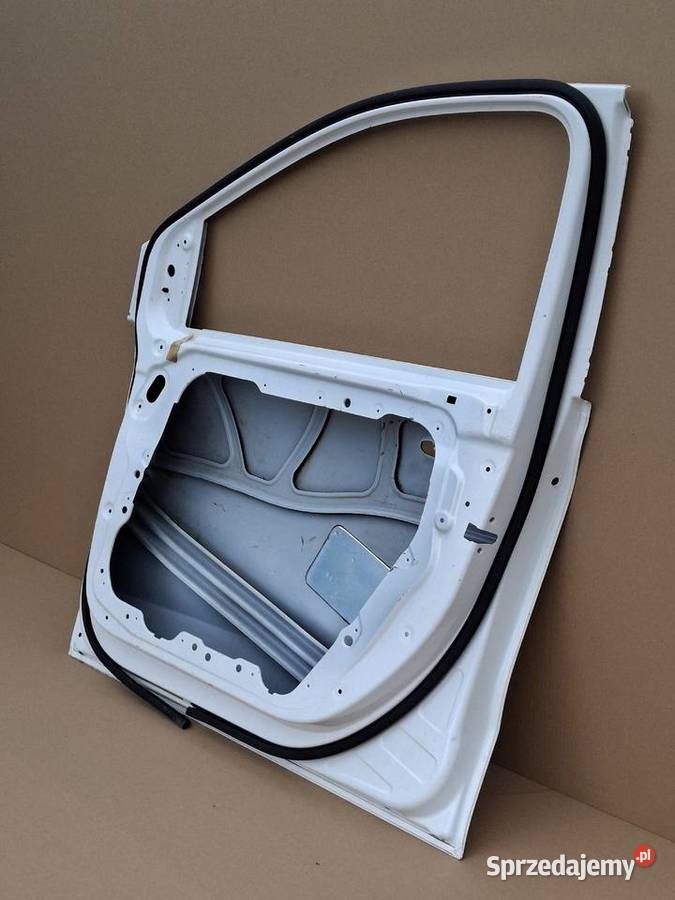 MERCEDES BKLASA W247 DRZWI PRAWY PRZÓD PRAWE Bieleń