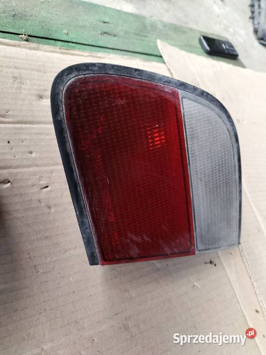 Nissan Almera N15 Lampa Tylna Tył Klapa Kamień-Kolonia