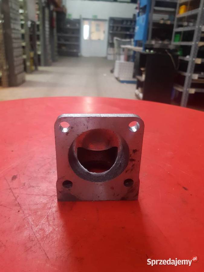 2451306021 Korpus termostatu MTZ