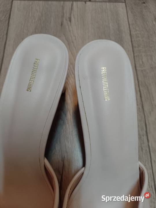40 Ekskluzywne białe klapki wieczorowe z Londynu Sandały i klapki Kraków